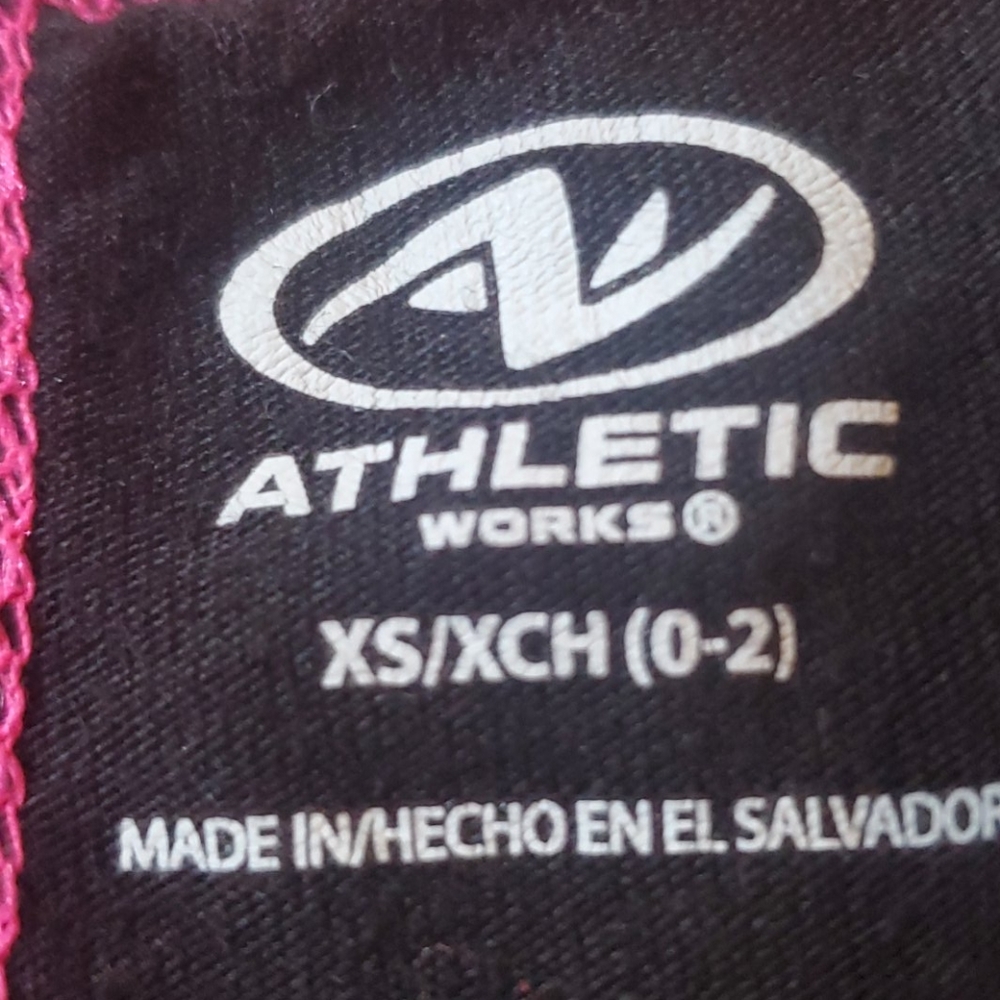 Workout top - Picture 2 of 3